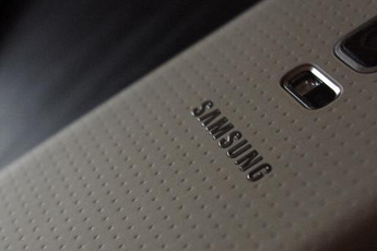 Samsung bouwt een sneeuwpop met Galaxy S5's