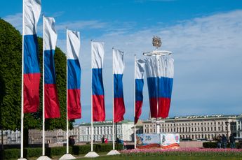Hoe de sancties de Russen raken: van spaargeld tot salaris