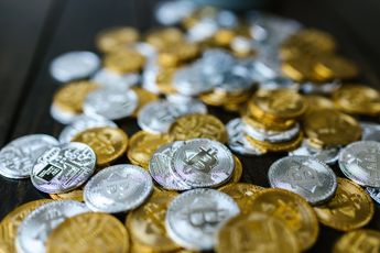 Bitcoin koers kruipt naar $17.000 door zwakke dollar