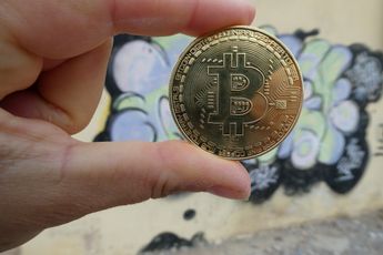 Satoshi Nakamoto kwam 13 jaar geleden met het bitcoin logo