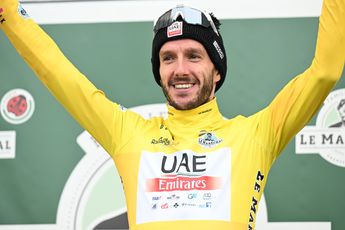Adam Yates, encantado con su victoria en la general del Tour de Romandía y el nivel de Juan Ayuso: "Una semana fantástica para el equipo"