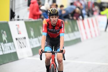 Gino Mäder abandona el Giro de Italia por COVID-19: Yukiya Arashiro le sustituirá en el Bahrain Victorious