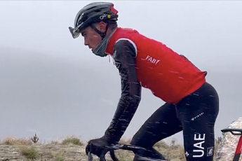 VÍDEO: Juan Ayuso se entrena bajo la nieve mientras en el Giro se recortan etapas a 12 grados