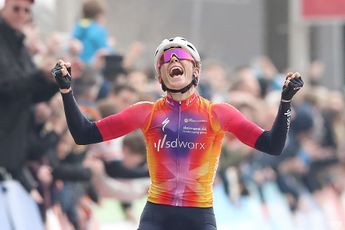 Demi Vollering deja las cosas claras aplastando a la competencia en la quinta etapa de La Vuelta Femenina