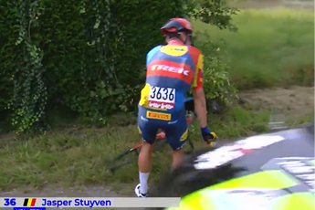 VÍDEO: Jasper Stuyven evita por los pelos ser atropellado en el Circuito Franco-Belga