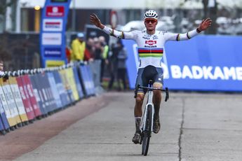 Un sublime Mathieu van der Poel consigue su tercer Tour de Flandes; Cortina y Lazkano lo intentaron, pero se hundieron al final
