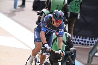 Laurence Pithie, decepcionado con su 7.º puesto en su debut en la París-Roubaix: "Se me subió a la cabeza, cometí un error y me caí"
