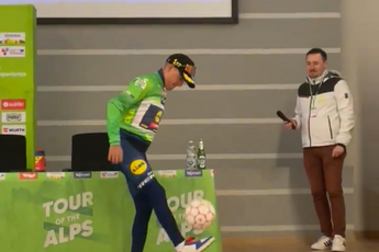 VÍDEO: El bético Juanpe López celebra su victoria en el Tour de los Alpes mostrando su calidad futbolística