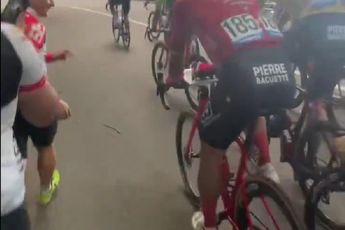 VÍDEO: El maravilloso gesto de Peter Sagan al firmar el libro de un aficionado mientras compite en el Tour de Hungría