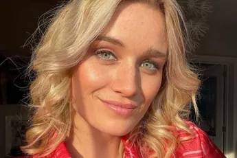 /belga-video/eerst-waren-fans-nog-boos-over-gevaarlijke-foto-maar-nu-julie-vermeire-haar-kleren-uitgooit-is-alles-vergeven