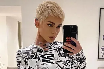 Fitness-babe Ellie werkt zich minimaal gekleed in het zweet: "Het is comfortabel én luchtig!" (foto's)
