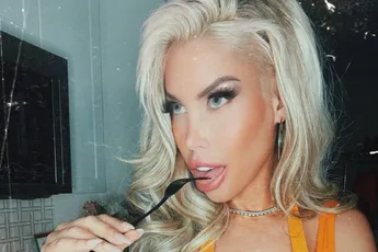 Bridgette was haar irritante lief beu: "Dus ik gaf hem een stofzuigerbeurt na een pikante maaltijd. Alles stond in de fik!"