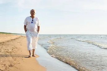 Barry (71) gaat drie keer per jaar naar Thailand: "Maar mijn familie is boos, want ze is nog maar 20"