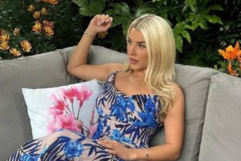 /dames/voetbalster-madelene-wright-zet-haar-derriere-ferm-in-de-picture-met-stomende-bikinifotos