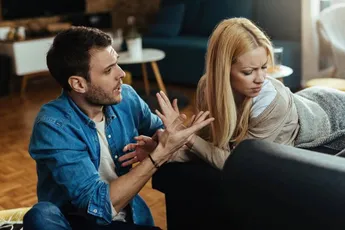 /lifestyle/waarom-deze-stille-sluipmoordenaar-de-grootste-relatiekiller-is-de-mentale-belasting-is-vaak-enorm