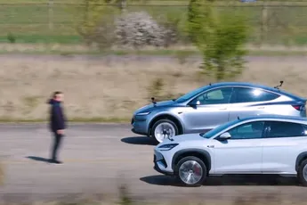 Tesla Model Y neemt het op tegen Chinese rivaal in dragrace, en er is een duidelijke winnaar