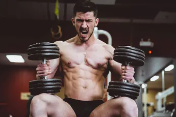 Dé sixpackfout die 90% van de mannen maakt: dit is hoe vaak je jouw buikspieren moet trainen