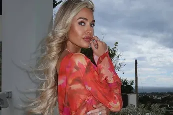 Bo Praet doet ons een geweldig plezier door te poseren in bikini en lingerie: "Ben helemaal van mijn melk!"