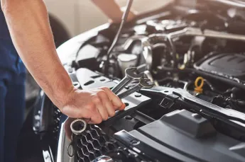 /wheels/deze-autos-geven-het-snelst-de-geest-en-een-merk-steekt-er-met-kop-en-schouders-bovenuit