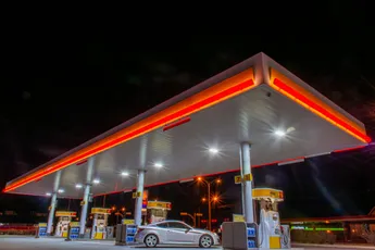 De 'vakantietruc' waarmee je flink kan besparen op brandstof als je met de auto reist: "Het is een kleine moeite"