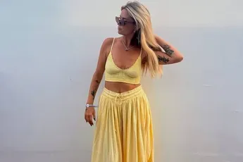 Sarah is de kritiek op haar bikinifoto's kotsbeu en... poseert dan maar zonder kleren (foto's)