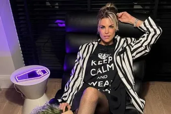 Tanja Dexters trekt in Marbella een heerlijke bikini aan en toont dat ze nog altijd een flink babe-gehalte heeft