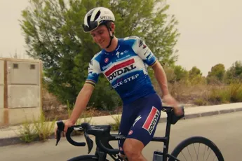 /sport/net-nu-de-tour-de-france-gestart-is-remco-evenepoel-onderhandelt-met-deze-ploeg