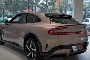 /wheels/van-smartphones-naar-suvs-xiaomi-lanceert-elektrische-auto-met-stormachtig-succes