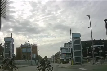 Kudde Vlaamse 'wielerterroristen' interpreteert even de verkeersregels op hun eigen manier