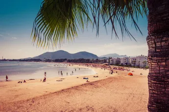Dit bedrag spendeerden Belgen dit jaar gemiddeld aan hun zomervakantie: "Vakantie blijft een prioriteit"