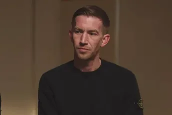 Ex-bouwvakker met pretstok van 25 cm die 'natuurster' werd, legt verschil uit tussen wippen op het werk en thuis