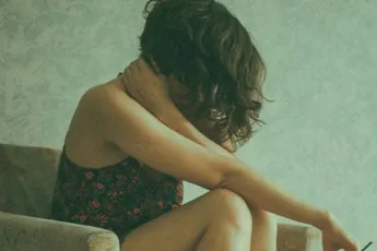 /stories/charlotte-29-trok-een-sexy-catwoman-masker-en-hoge-hakken-aan-voor-haar-vriend-maar-dan-deed-hij-iets-hallucinant