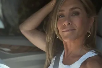 /actua/jennifer-aniston-56-deelt-fitnessfilmpje-en-haar-fans-klinken-unaniem-wat-een-lichaam-heb-jij-nog