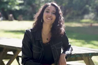 /actua/danira-boukhriss-zit-plots-in-een-huis-met-21-venten-waaronder-enkele-bekende-koppen-ik-sliep-om-4-uur-maar-zij