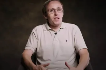 /actua/man-die-9-jaar-vastzat-in-een-van-s-werelds-dodelijkste-gevangenissen-onthult-het-moment-dat-hij-het-dichtst-bij-de-dood-kwam