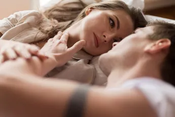 /lifestyle/onderzoek-onthult-hoe-lang-seks-echt-zou-moeten-duren-en-wanneer-het-te-lang-wordt