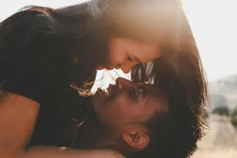 /lifestyle/mensen-in-shock-wanneer-ze-erachter-komen-hoe-vaak-getrouwde-koppels-echt-van-bil-gaan