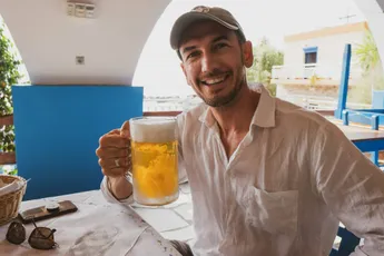 /lifestyle/expert-onthult-na-hoeveel-drankjes-per-week-je-officieel-een-zatlap-bent-en-dat-is-verschillend-voor-mannen-en-vrouwen