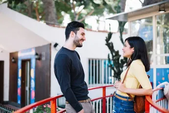"Ik hou heel veel van mijn vrouw... Maar nu ontmoette ik een hete moeder aan de schoolpoort en de dingen worden lastig!"