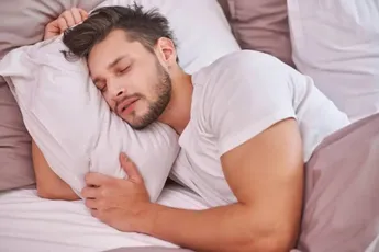 /lifestyle/experts-waarschuwen-heb-je-vaak-deze-pikante-droom-dan-zegt-dat-veel-over-je-relatie