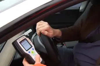 Handige tool of gevaarlijk hulpmiddel? Nieuwe app toont waar alcoholcontroles staan en dat zorgt voor discussie