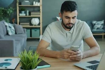 Veiligheidsexperts waarschuwen: deze instelling van je smartphone kan je kwetsbaar maken voor gevaarlijke aanvallen