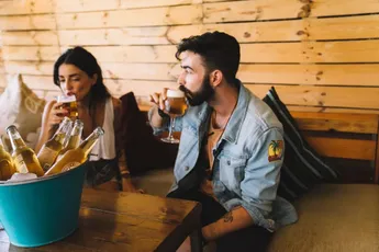 /lifestyle/arts-deelt-10-alcohol-methode-die-veel-effectiever-kan-zijn-dan-dry-january-er-is-geen-ontwenning