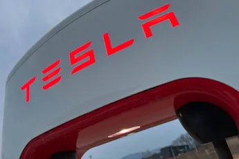 /wheels/slechte-cijfers-voor-tesla-elon-musk-neemt-drastisch-besluit-we-stoppen-ermee