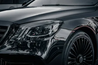 Kan het nog Belgischer? Mercedes-eigenaar kiest wel een heel opvallende nummerplaat