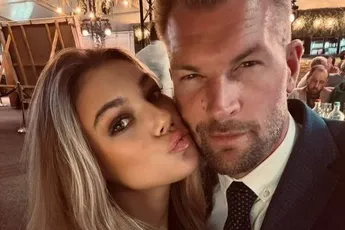 'RVG' scoort weer een (19 jaar jonger) nieuw lief. En hoe kunnen we ze beter introduceren dan met enkele snikhete kiekjes...