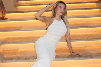 Nieuwe seizoen van 'Megan' van start... Dat vieren we graag met enkele van haar lekkerste bikinifoto's!