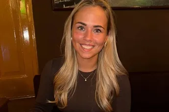 /dames/hallo-kroket-boerin-ilse-doet-instagram-weer-daveren-met-een-heerlijke-bikinifoto