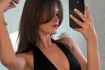 /dames/ex-miss-belgie-annelies-toros-laat-zich-nog-eens-zien-in-bikini-en-das-een-heerlijke-manier-om-de-week-te-starten-fotos