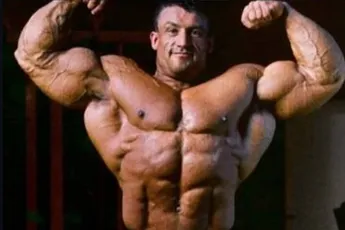 Dorian Yates, voormalig zesvoudige Mister Olympia, laat waanzinnige transformatie zien nu hij op pensioen is